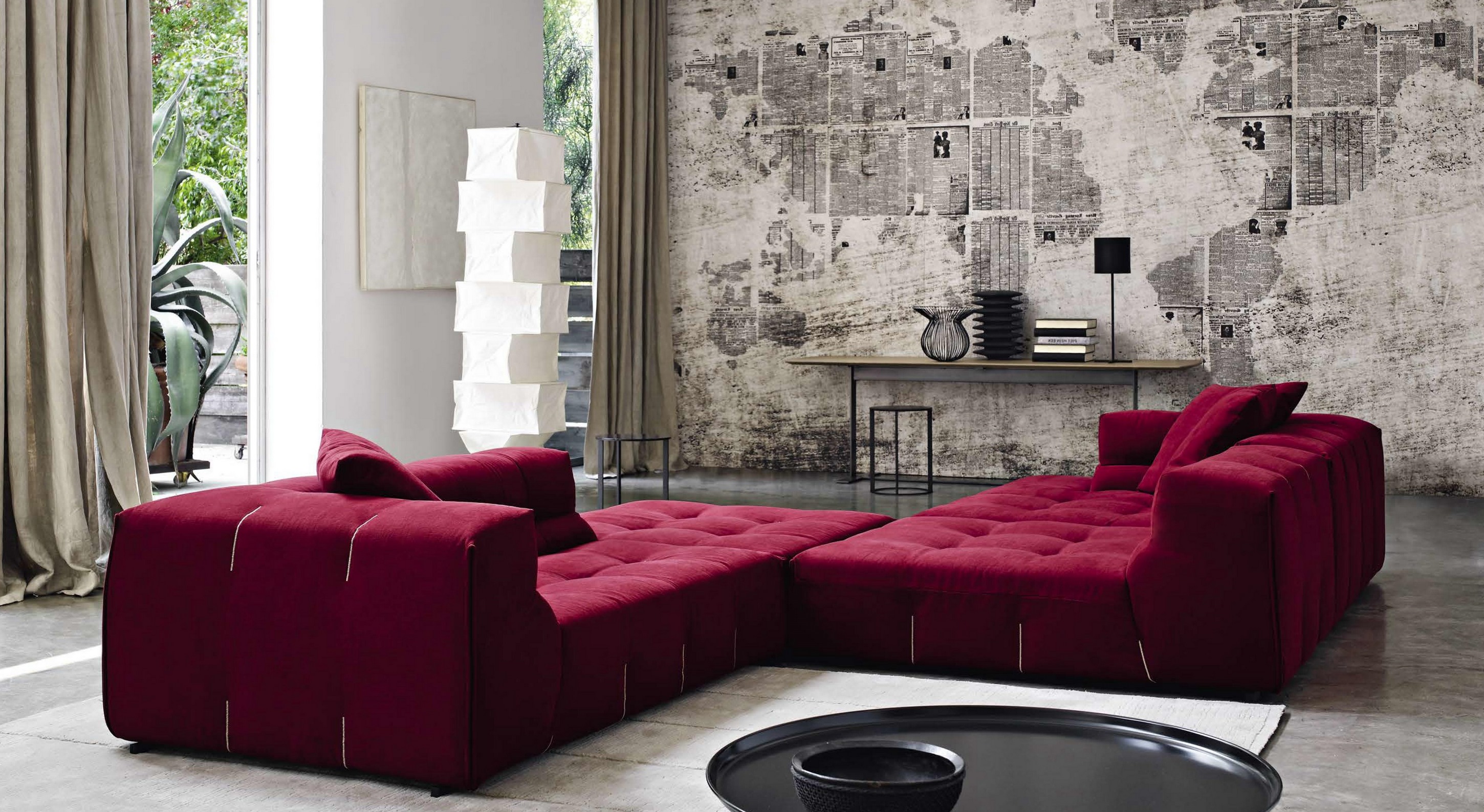Диван модные тенденции. Tufty time диван. Стильный красный диван. Стильные диваны. Стильные диваны в гостиную.