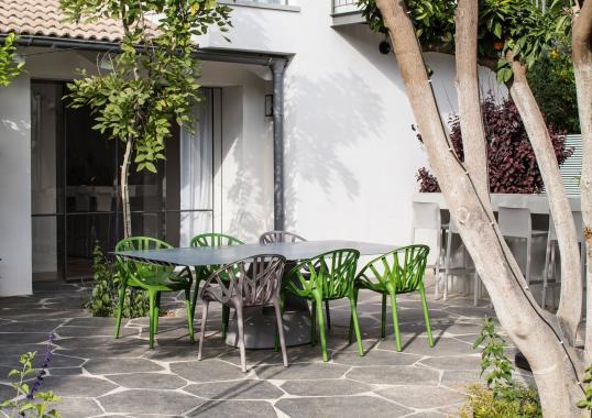 Стол от фабрики BD Barcelona Design модель B-CONCRETE