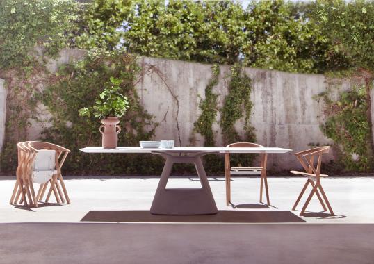 Стол от фабрики BD Barcelona Design модель B-CONCRETE