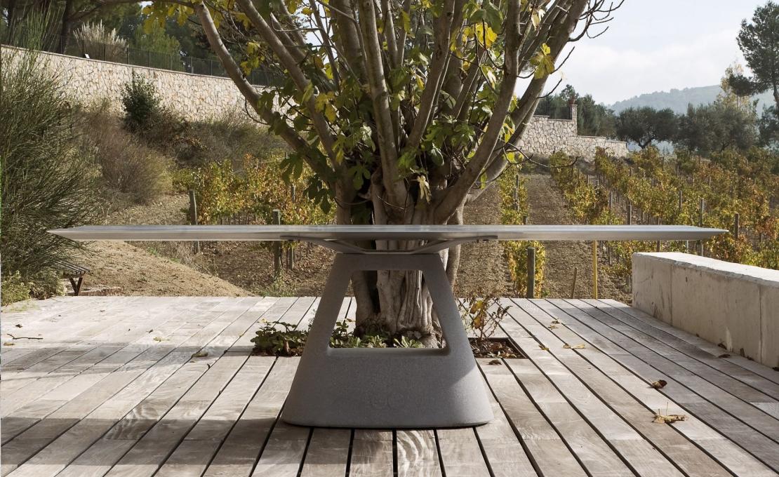 Стол от фабрики BD Barcelona Design модель B-CONCRETE