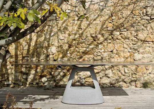 Стол от фабрики BD Barcelona Design модель B-CONCRETE