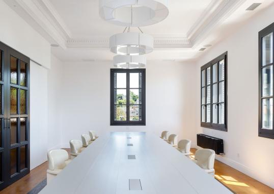 Стол от фабрики BD Barcelona Design модель B150-WOOD