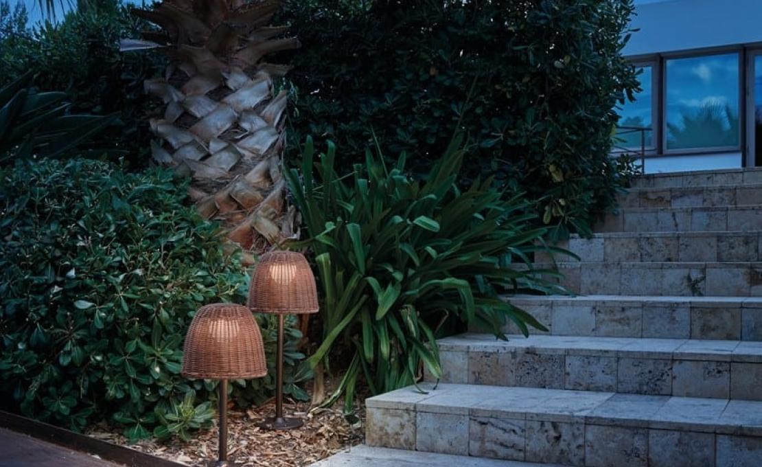 Уличный светильник от фабрики Bover модель Atticus Bollard Floor Lamp