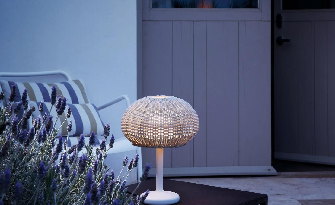 Уличный светильник от фабрики Bover модель Garota Floor Lamp