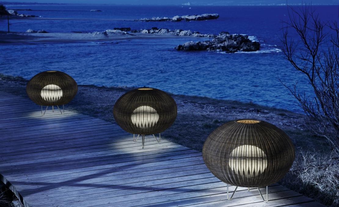 Уличный светильник от фабрики Bover модель Garota Floor Lamp