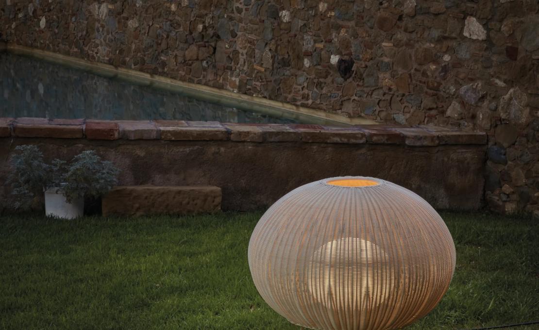 Уличный светильник от фабрики Bover модель Garota Floor Lamp