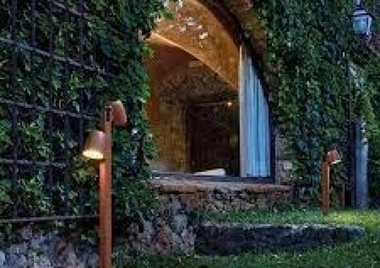 Уличный светильник от фабрики Bover модель Nut Floor Lamp