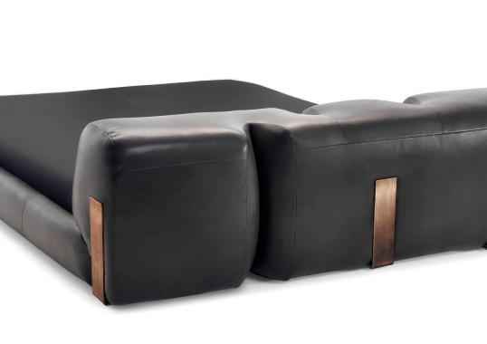 Кровать от фабрики Ceccotti Collezioni модель DC Bed