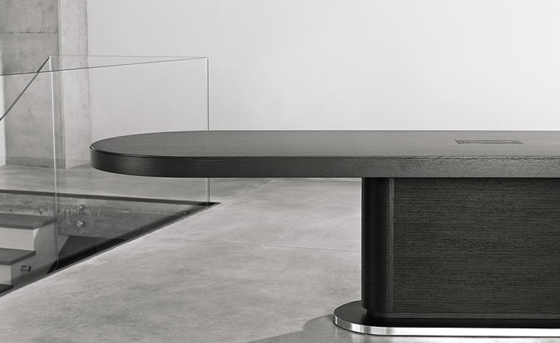 Стол от фабрики Ceccotti Collezioni модель I.C.S. Oval