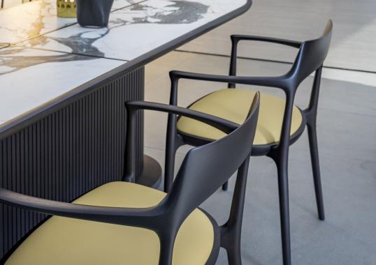 Кресло от фабрики Ceccotti Collezioni модель Janine Small Arm