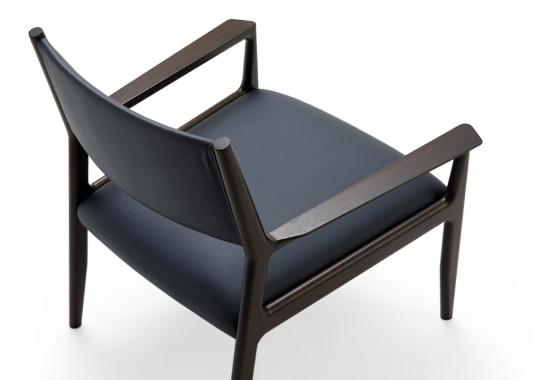 Кресло от фабрики Ceccotti Collezioni модель Lisa Arm