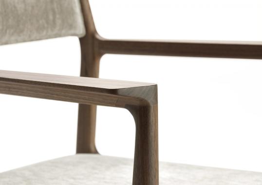 Кресло от фабрики Ceccotti Collezioni модель Lisa Small Arm