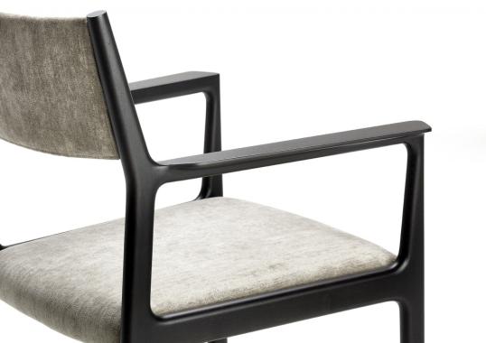 Кресло от фабрики Ceccotti Collezioni модель Lisa Small Arm