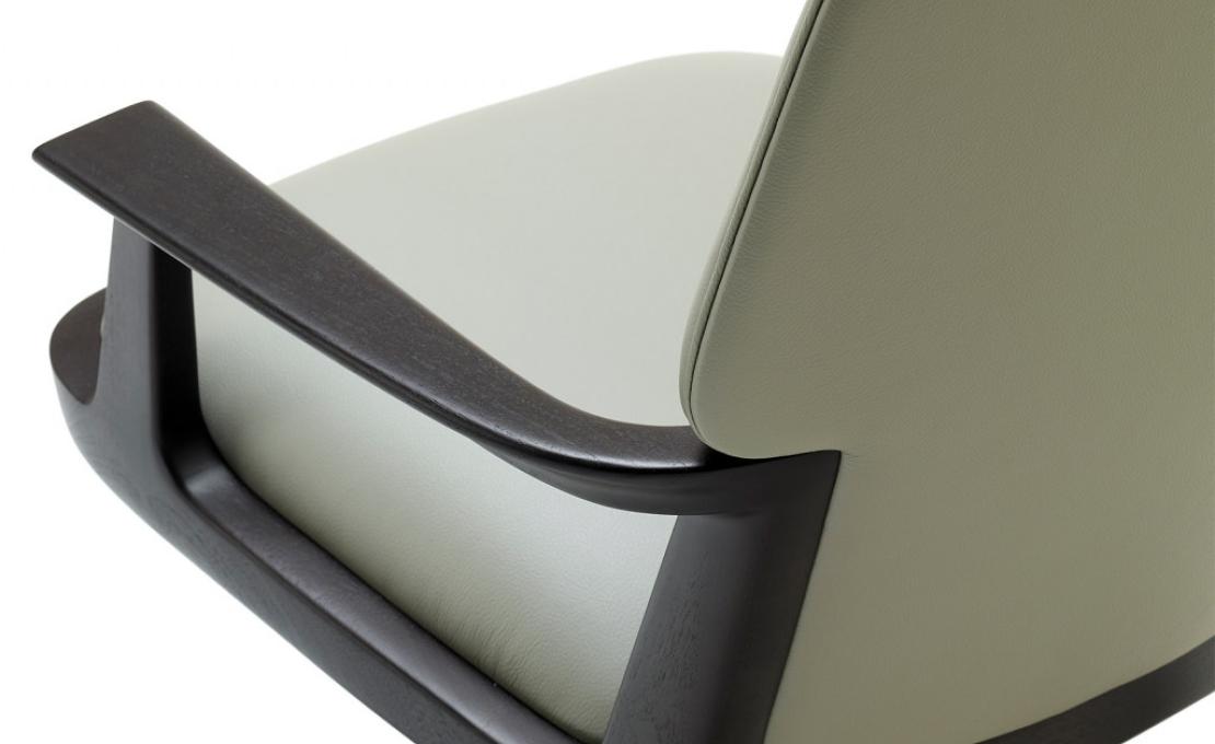 Кресло от фабрики Ceccotti Collezioni модель Pigra Arm