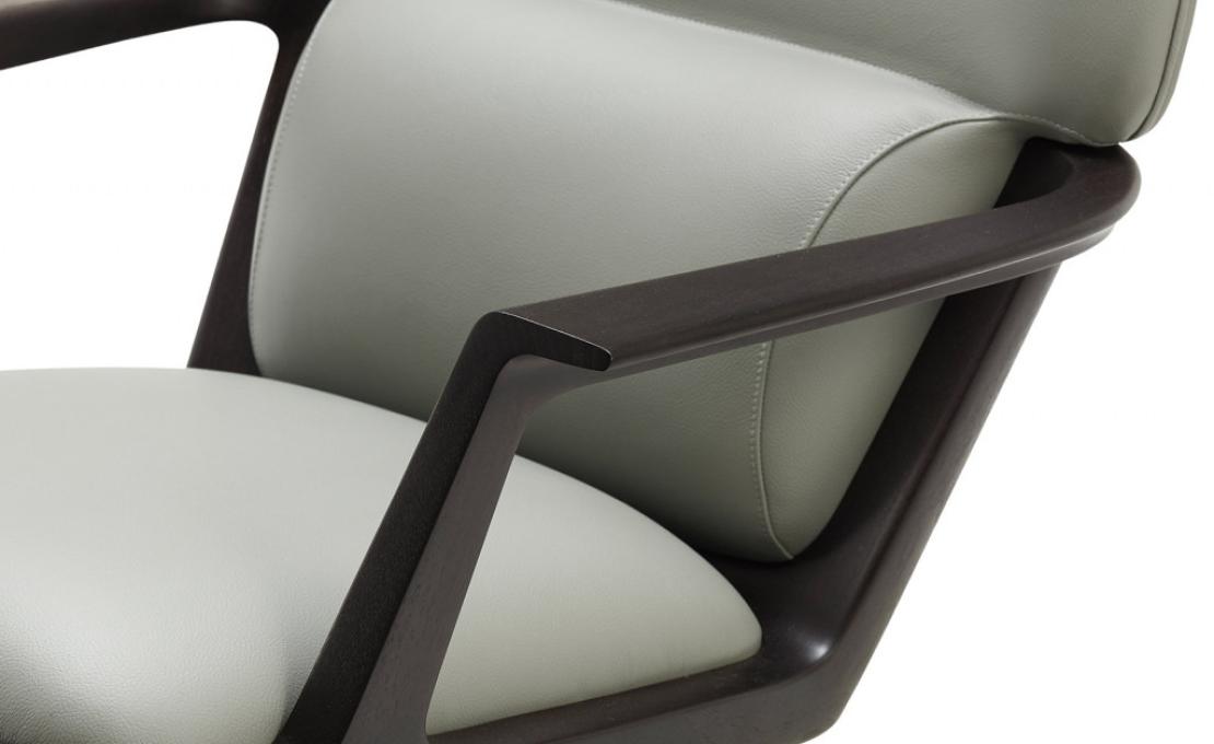 Кресло от фабрики Ceccotti Collezioni модель Pigra Arm