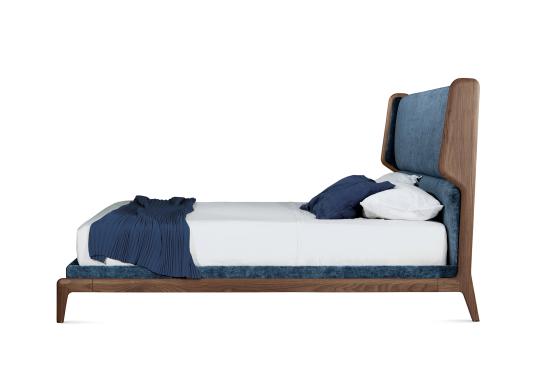 Кровать от фабрики Ceccotti Collezioni модель Sleeping Muse Bed