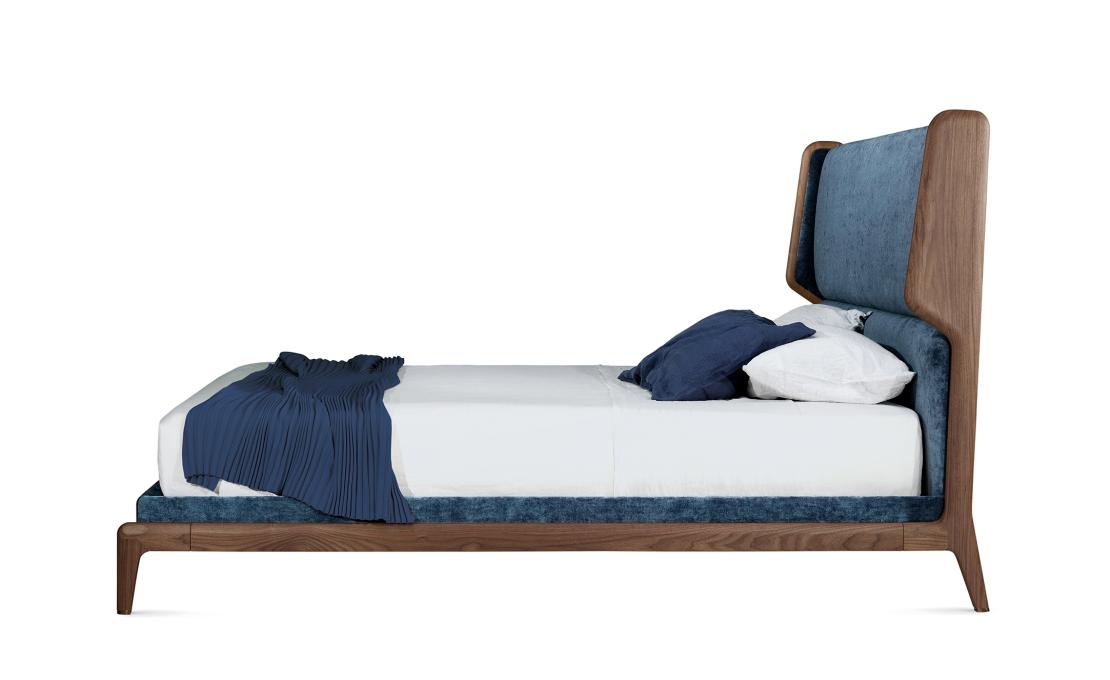 Кровать от фабрики Ceccotti Collezioni модель Sleeping Muse Bed