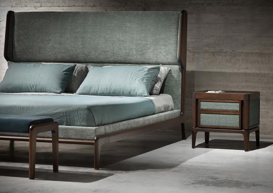 Кровать от фабрики Ceccotti Collezioni модель Sleeping Muse Bed