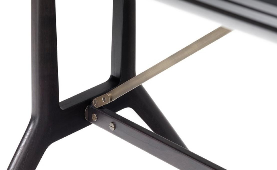 Стол от фабрики Ceccotti Collezioni модель SOPWITH 185