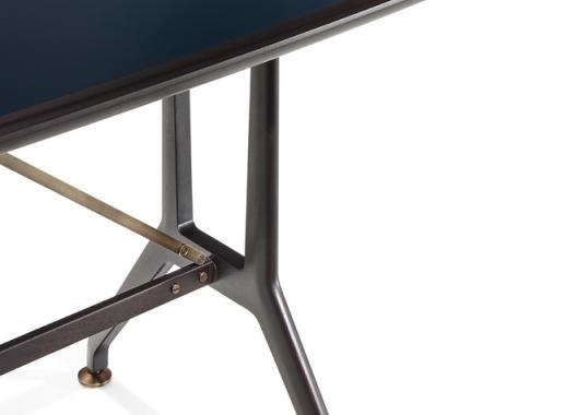 Стол от фабрики Ceccotti Collezioni модель SOPWITH 185