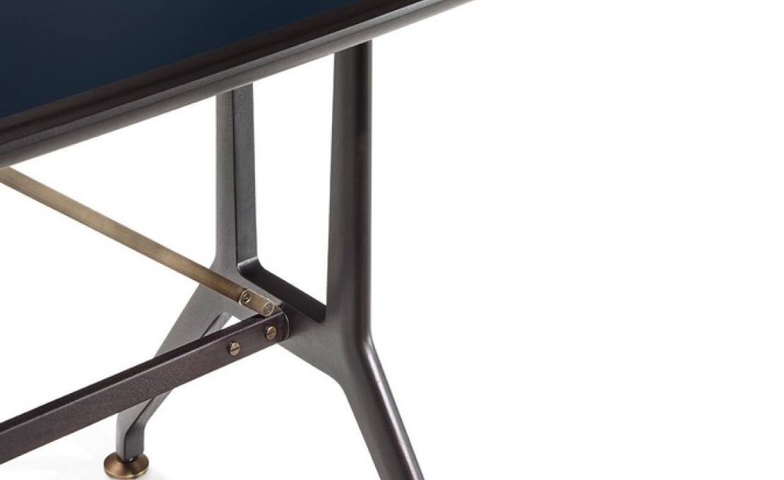 Стол от фабрики Ceccotti Collezioni модель SOPWITH 185