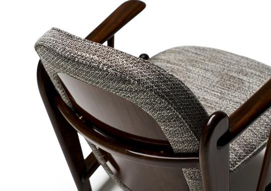 Кресло от фабрики Ceccotti Collezioni модель T-BONE