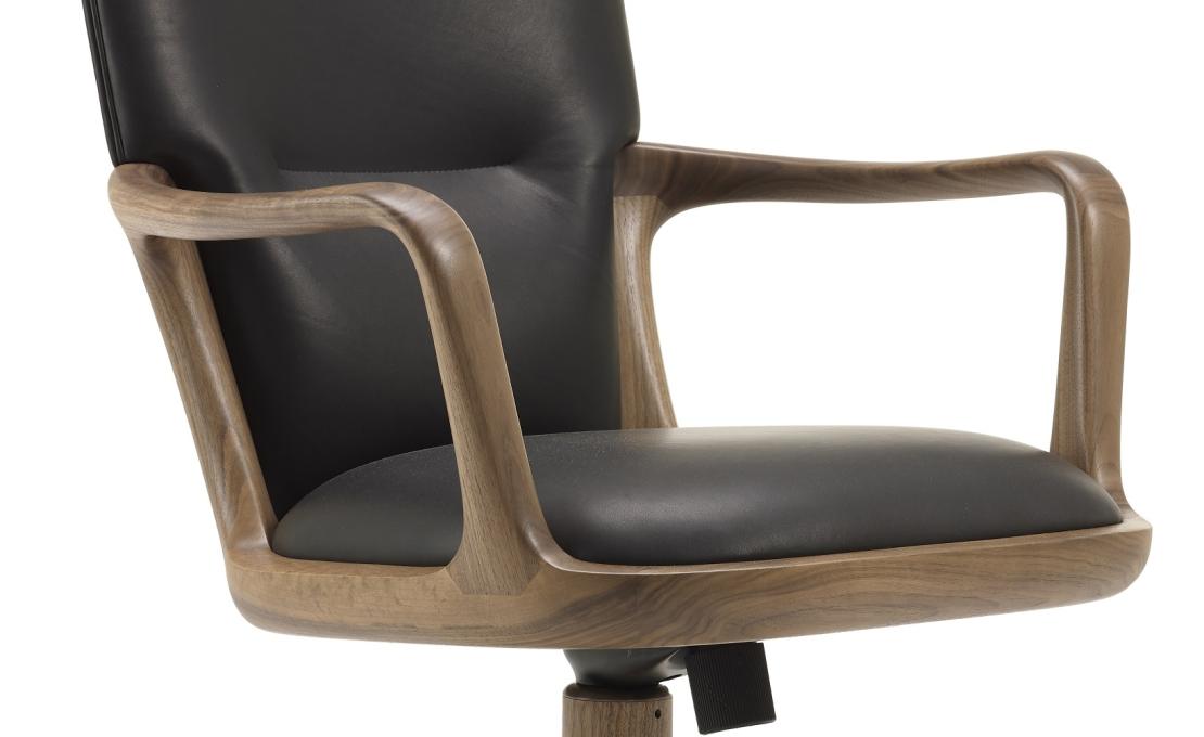 Кресло от фабрики Ceccotti Collezioni модель Vossia Arm