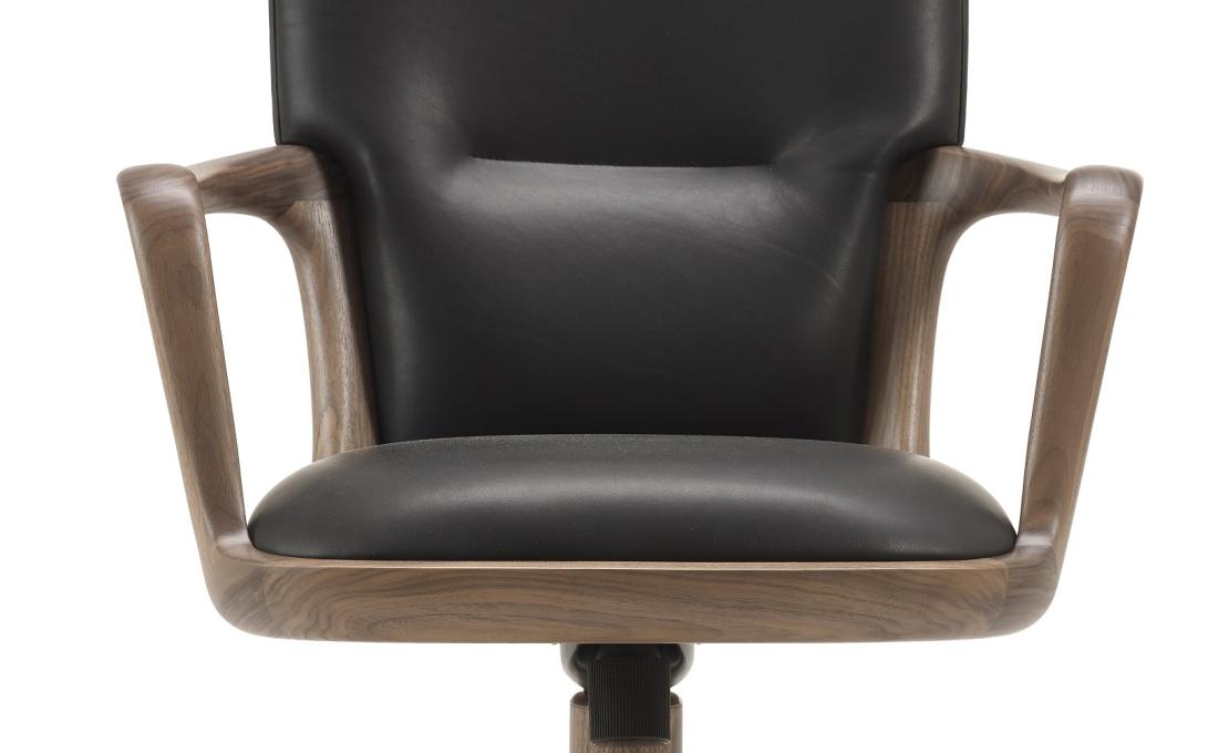 Кресло от фабрики Ceccotti Collezioni модель Vossia Arm