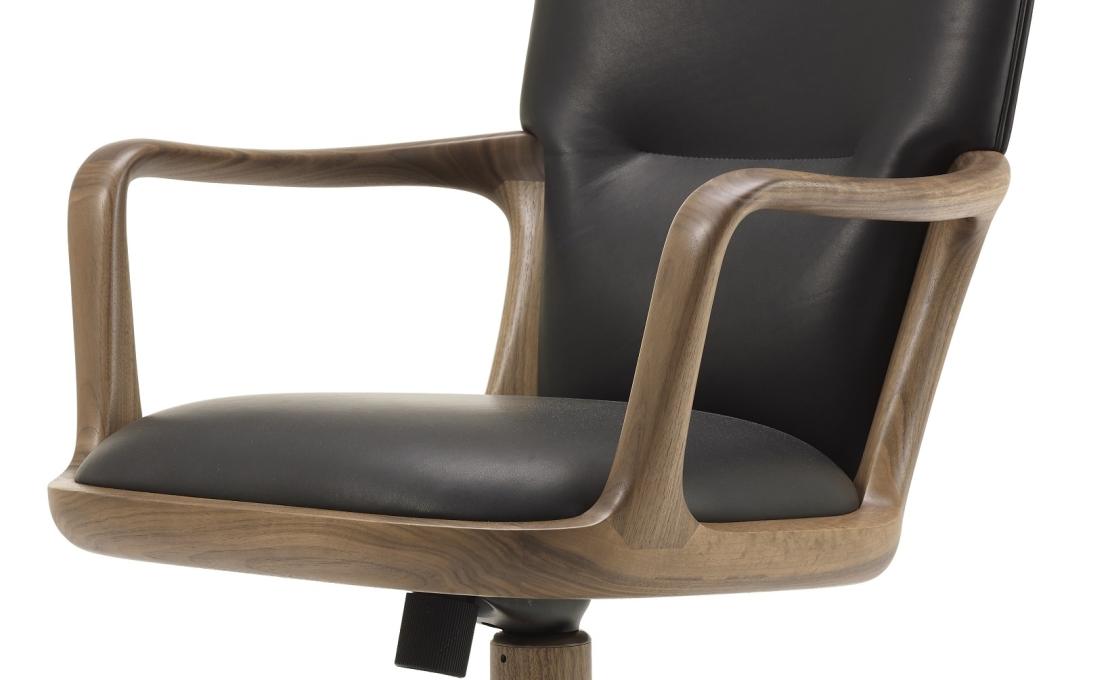 Кресло от фабрики Ceccotti Collezioni модель Vossia Arm