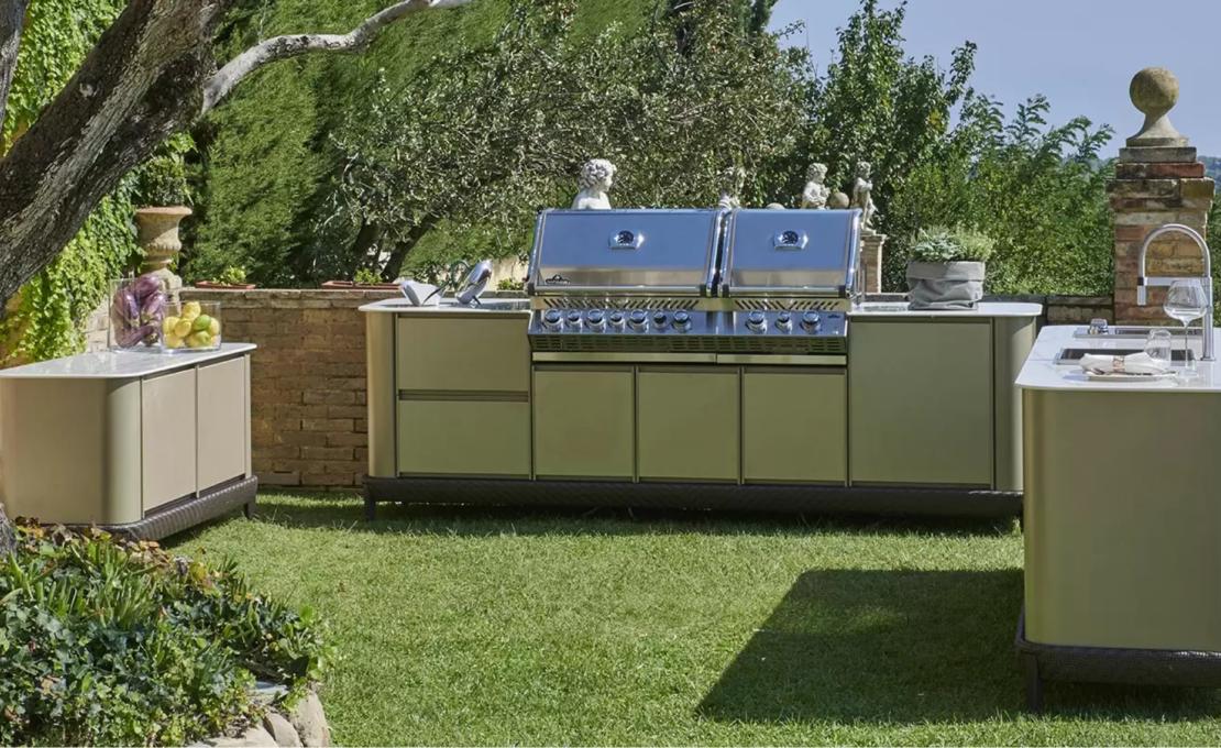 Уличная кухня модель Curved Outdoor Kitchen от фабрики Dolcefarniente