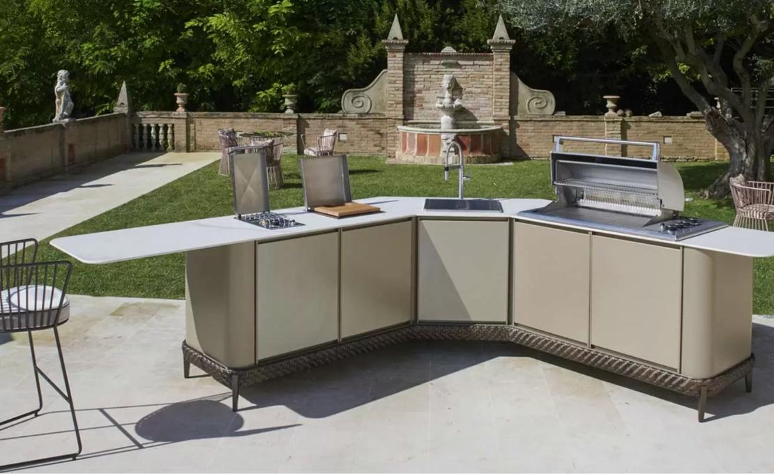 Уличная кухня модель Curved Outdoor Kitchen от фабрики Dolcefarniente