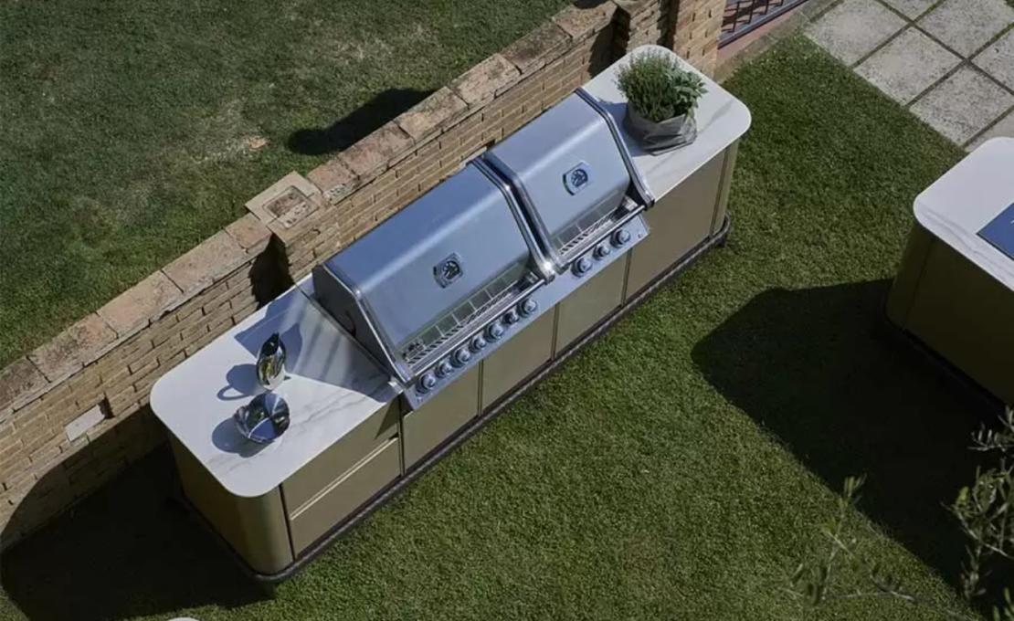 Уличная кухня модель Curved Outdoor Kitchen от фабрики Dolcefarniente