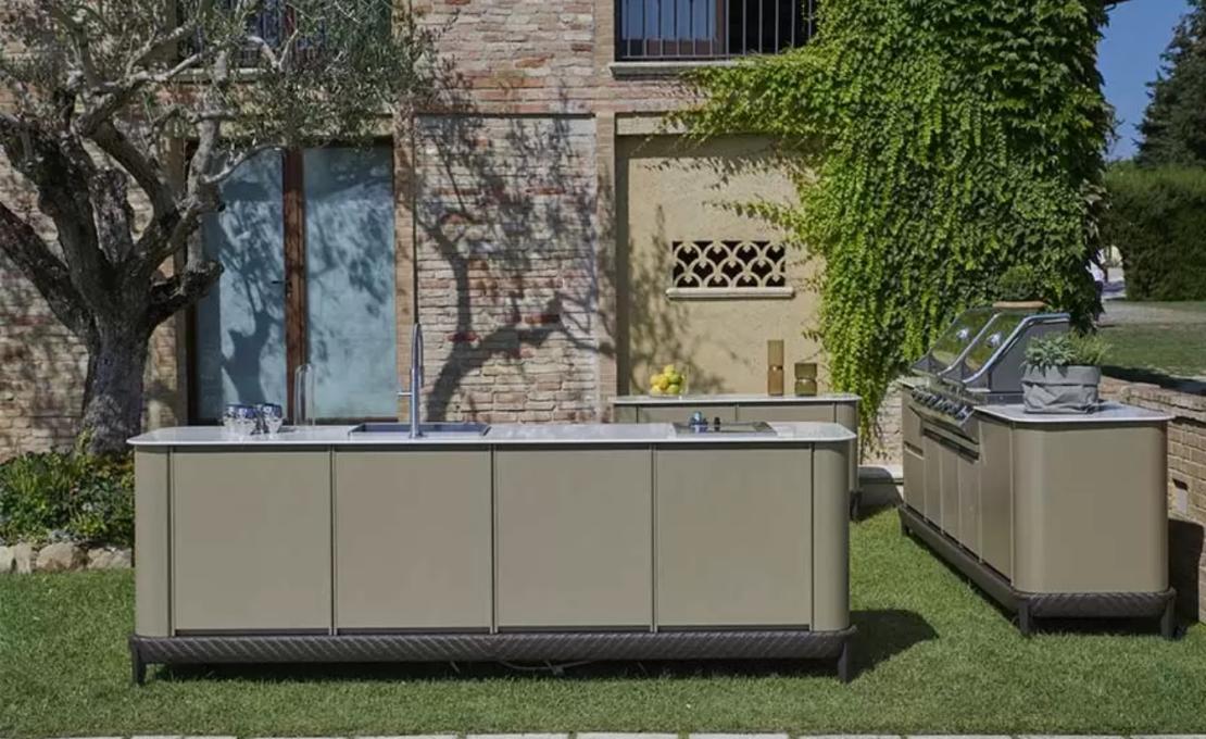 Уличная кухня модель Curved Outdoor Kitchen от фабрики Dolcefarniente