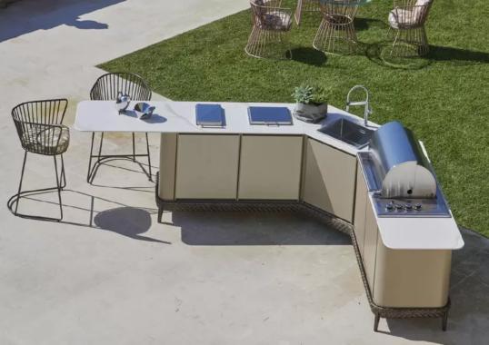 Уличная кухня модель Curved Outdoor Kitchen от фабрики Dolcefarniente