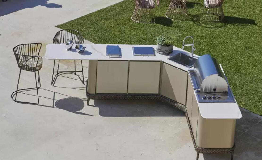 Уличная кухня модель Curved Outdoor Kitchen от фабрики Dolcefarniente