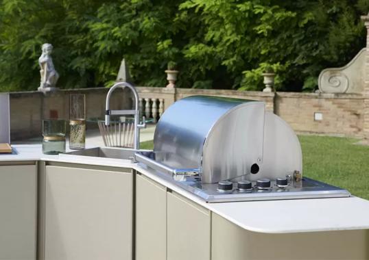 Уличная кухня модель Curved Outdoor Kitchen от фабрики Dolcefarniente
