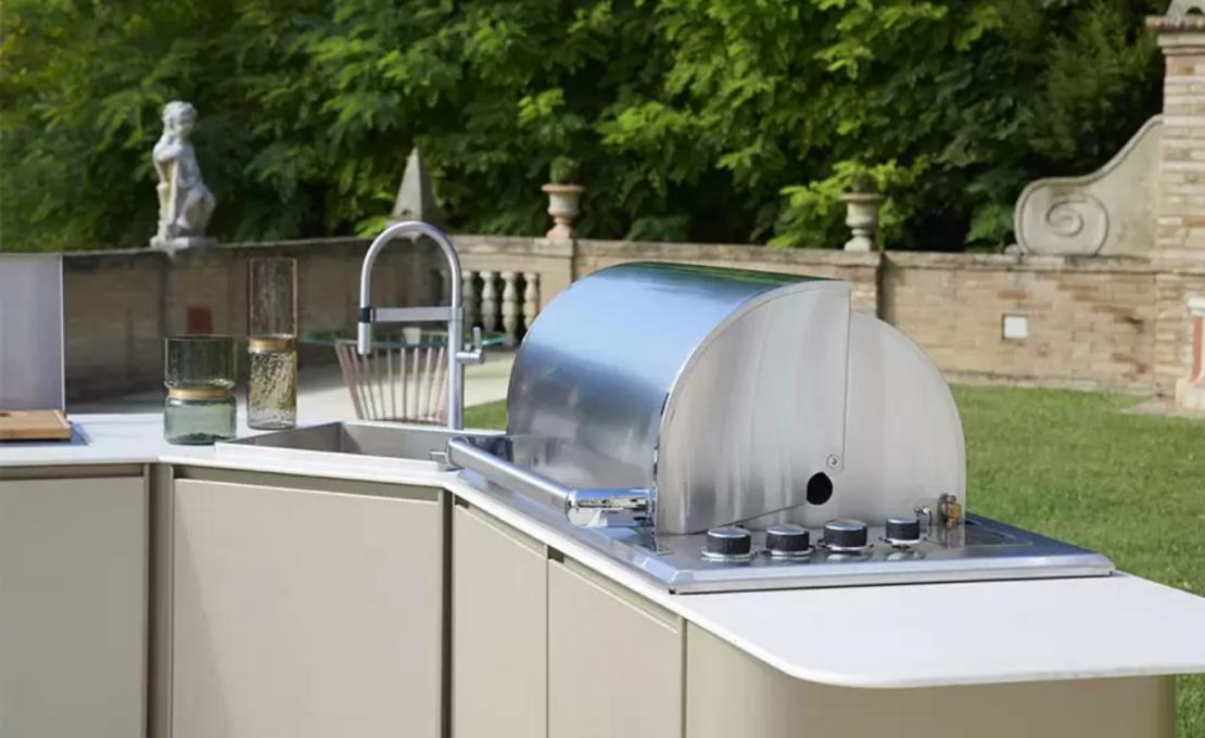 Уличная кухня модель Curved Outdoor Kitchen от фабрики Dolcefarniente