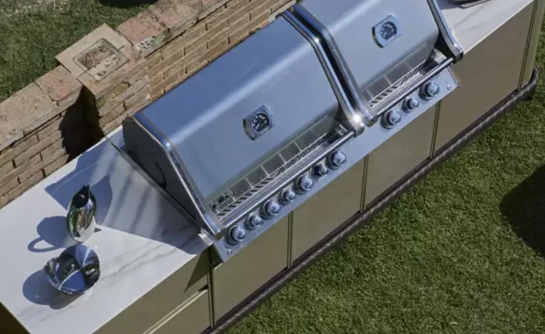 Уличная кухня модель Curved Outdoor Kitchen от фабрики Dolcefarniente