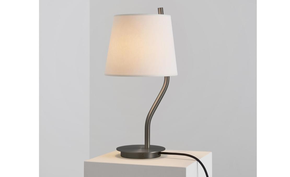 Настольная лампа от фабрики CVL Luminaires модель Couture Table Lamp 