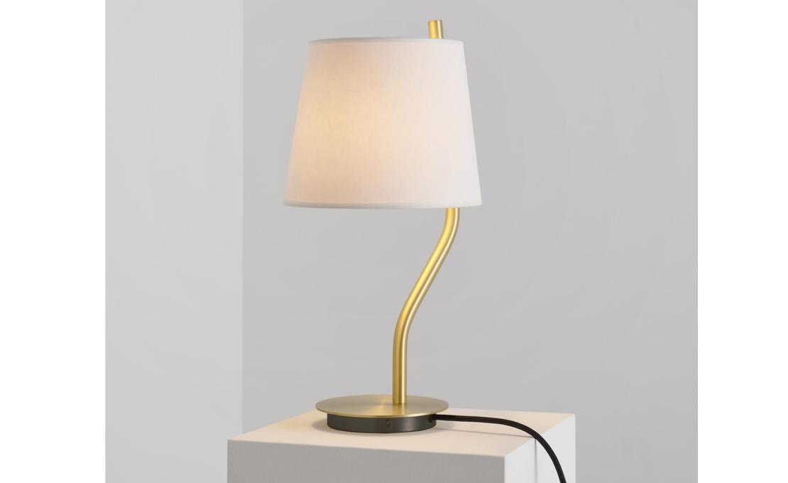 Настольная лампа от фабрики CVL Luminaires модель Couture Table Lamp 