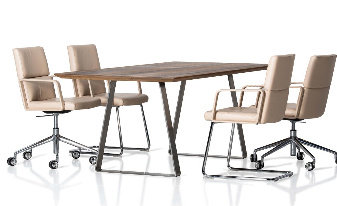 Стол от фабрики De Sede модель DS-790- TABLE 