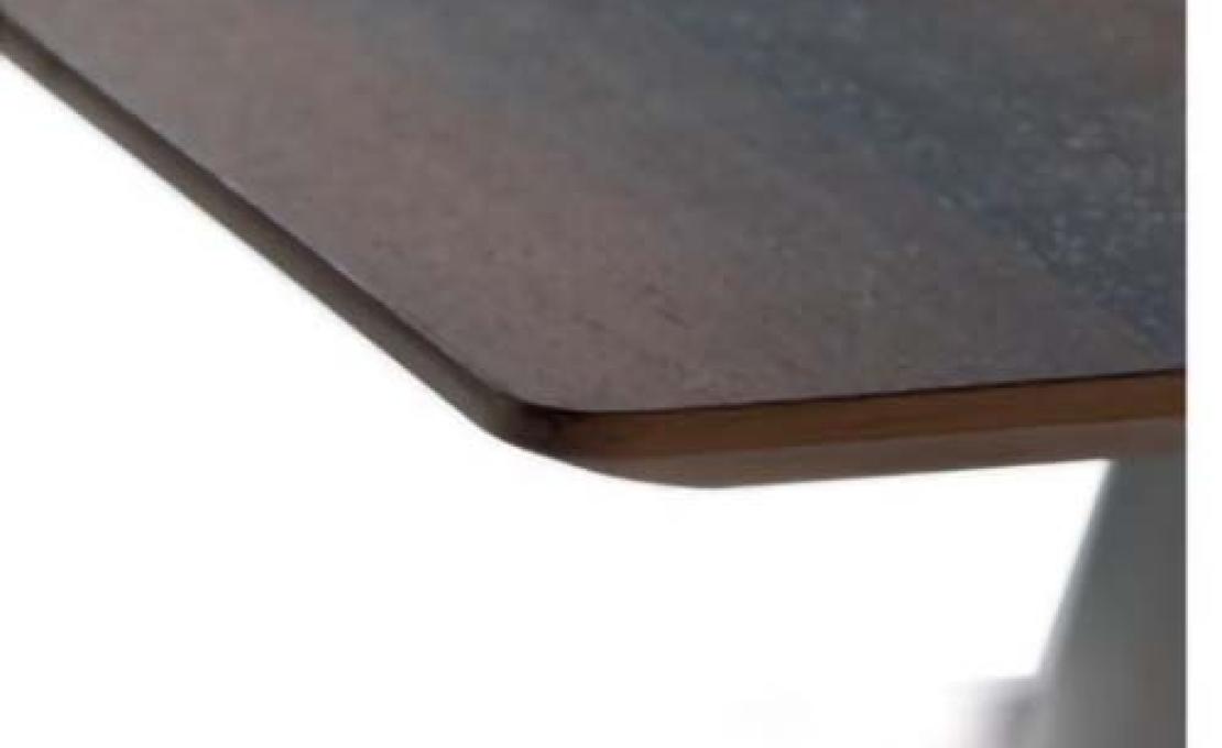 Стол от фабрики De Sede модель DS-790- TABLE 