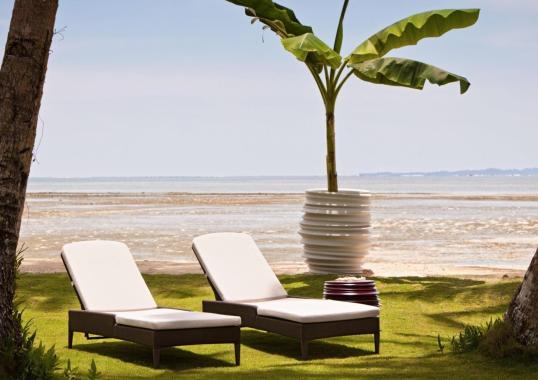 Уличный стол от фабрики Dedon модель 053089