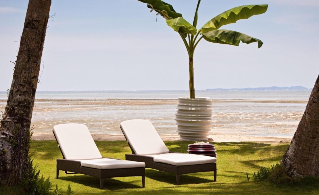 Уличный стол от фабрики Dedon модель 053089