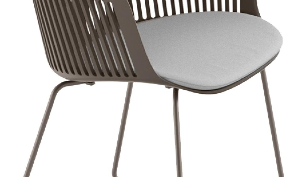 Уличный стул от фабрики Dedon модель AIIR Arm With Slade Base