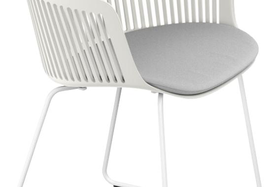 Уличный стул от фабрики Dedon модель AIIR Arm With Slade Base