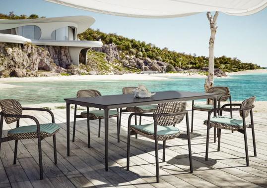 Уличный стол от фабрики Dedon модель Bellmonde Table