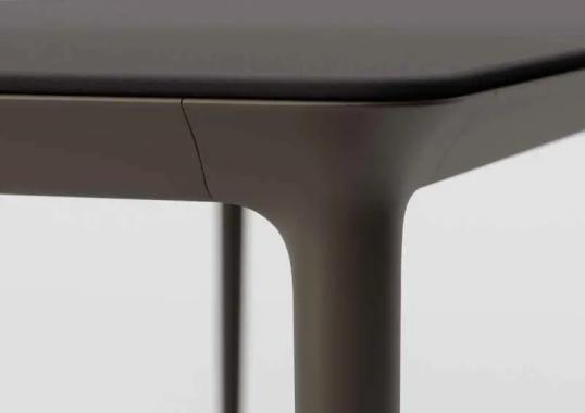 Уличный стол от фабрики Dedon модель Bellmonde Table