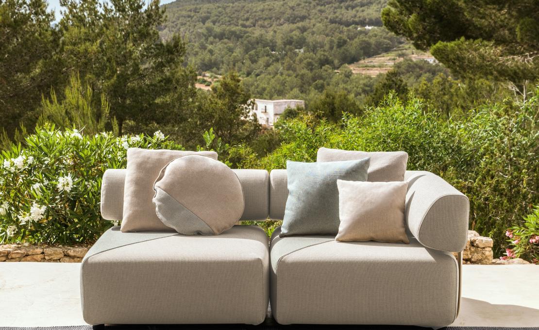 Уличный диван от фабрики Dedon модель Brixx Modular Sofa