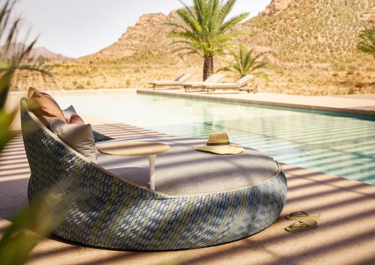 Уличный диван от фабрики Dedon модель Dala Loveseat